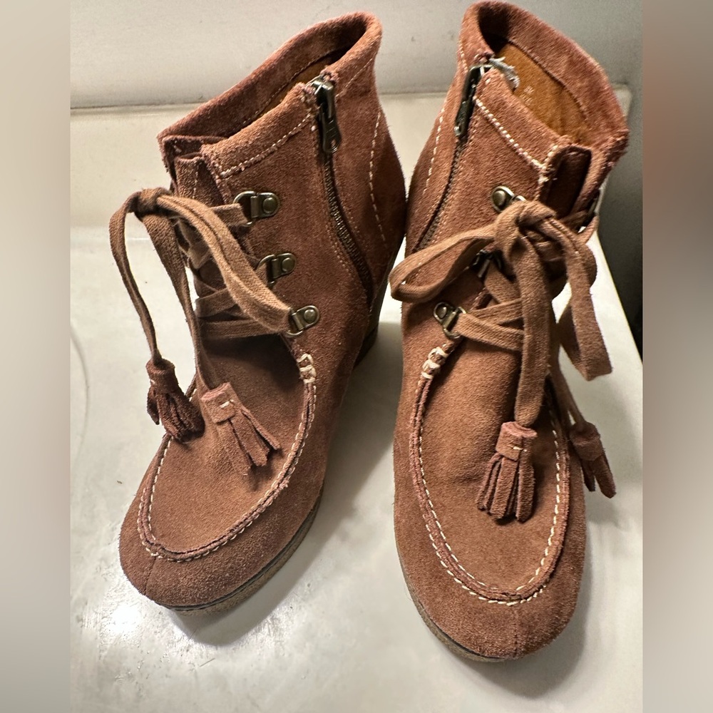 MIA Brown SuedeTextured Sole Lace Up Booties Size 8